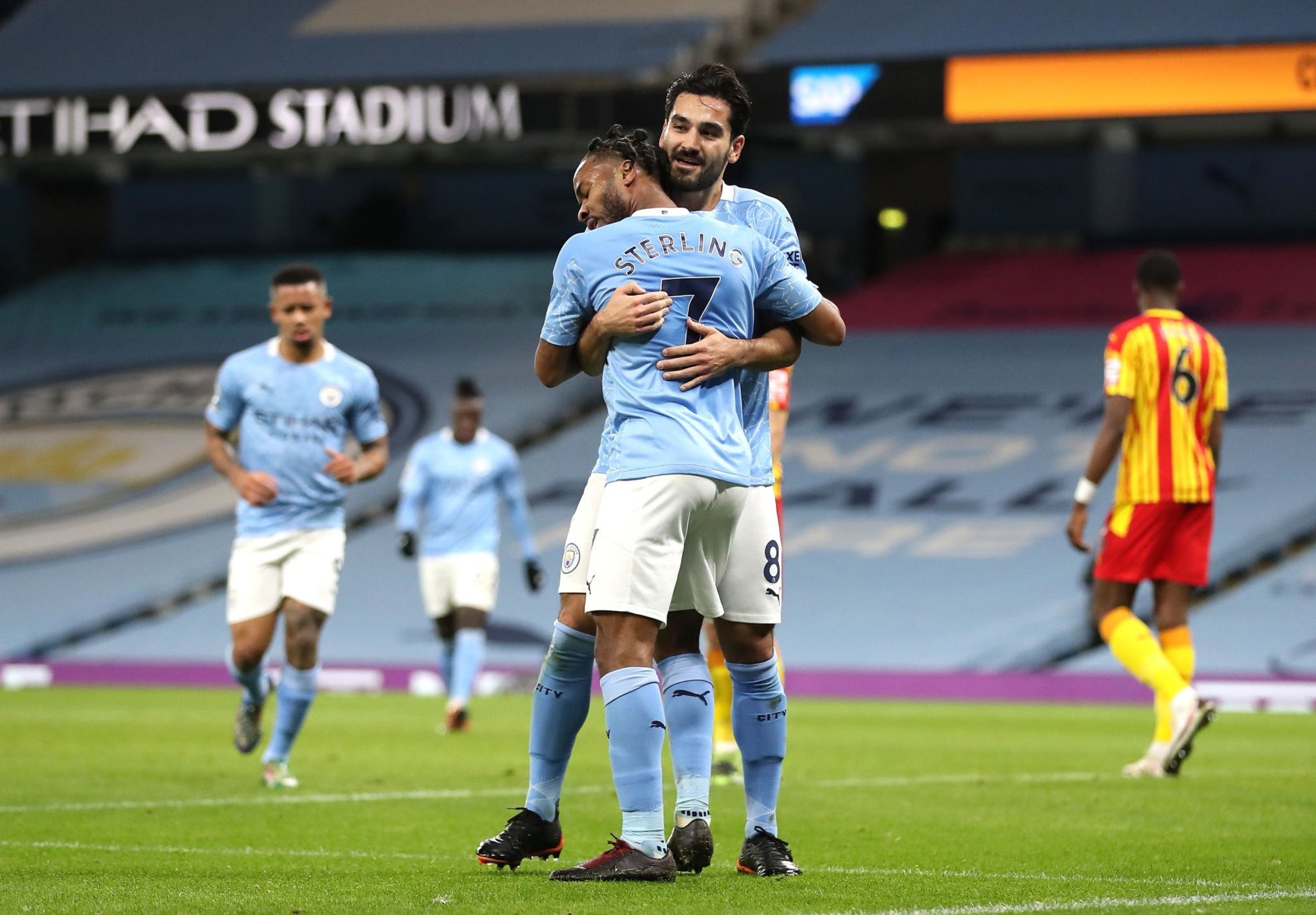 于足球迷和 于足球迷和